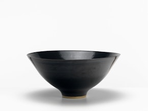 Footed bowl
